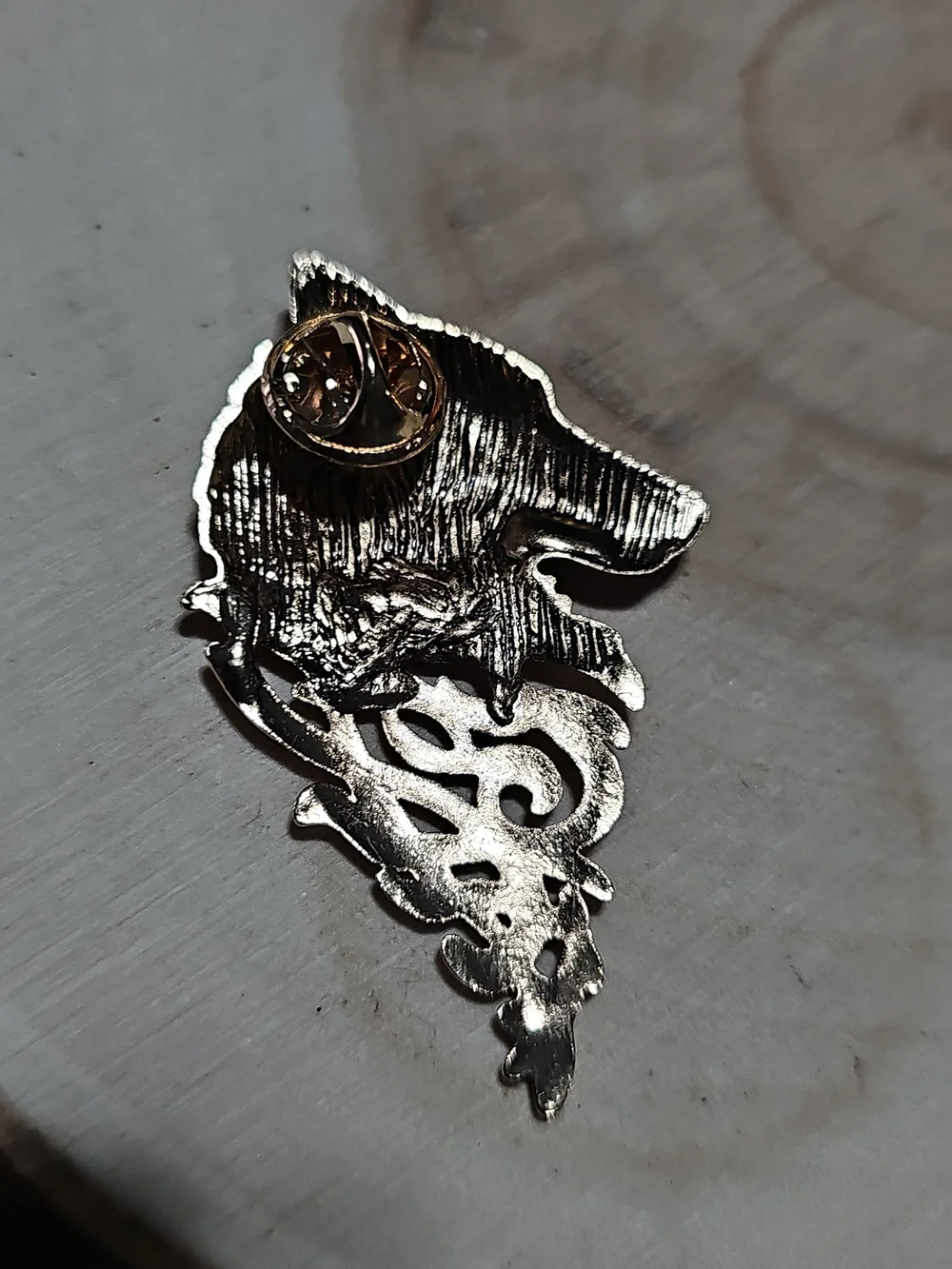 Wolf Head Filigree Brooch in Antique Gold